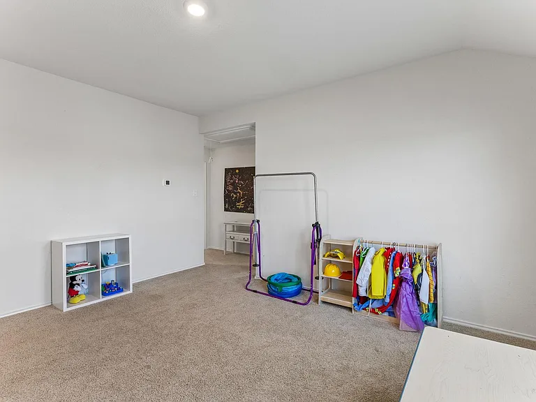 343 Sickle Loop — Photo 21