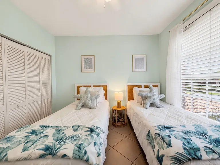 8175 Celeste Dr #1230 — Photo 6