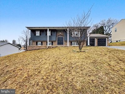 1360 Breezeview Dr, York, PA, 17404