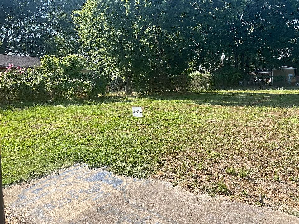 1st image of 2235 Lyon Ave