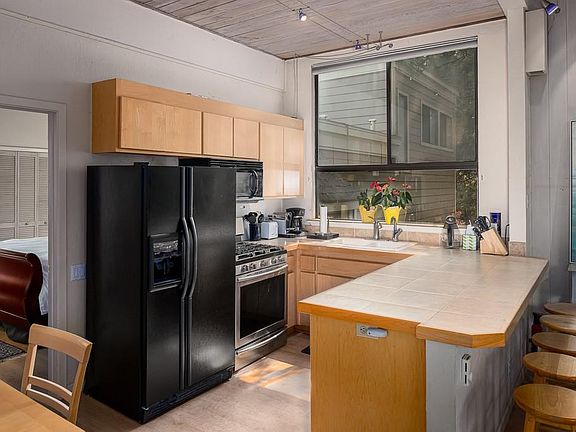5th image of 121 Juanita Dr #2-42
