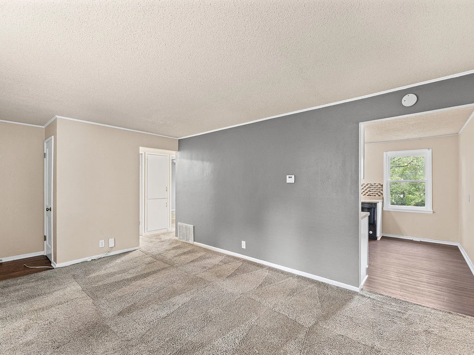 7712 Foster St — Photo 2