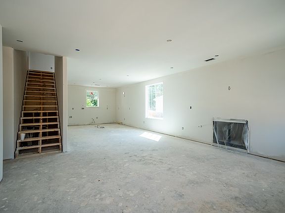 3rd image of 1011 Nuttall Oak Dr