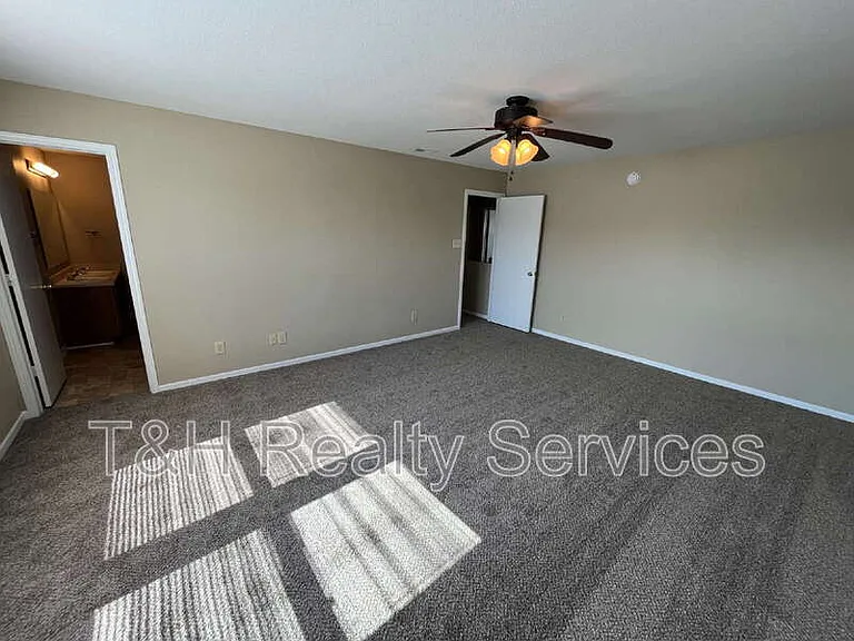 1422 Dowell St — Photo 20