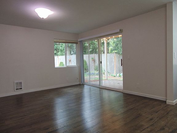 4th image of 17108 NE 45th St APT 21