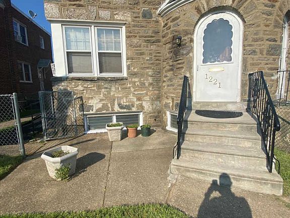 2nd image of 1221 Knorr St