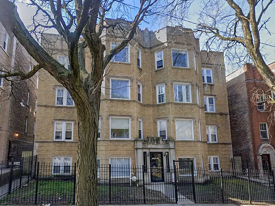 2045 W Arthur Ave #3E
