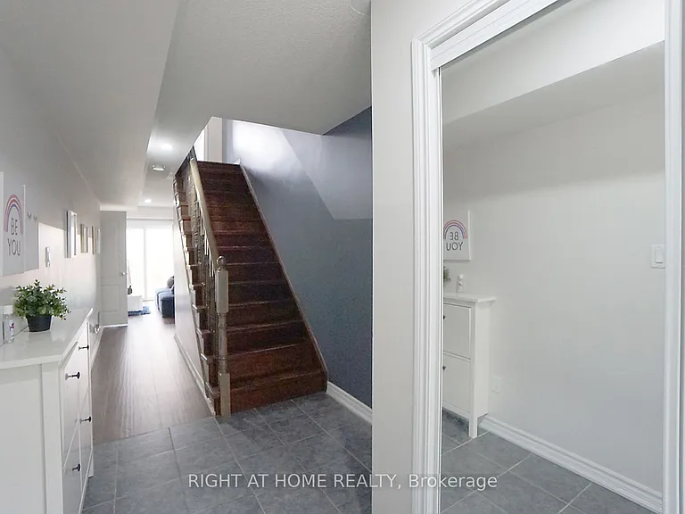 15 Magdalene Cres — Photo 2