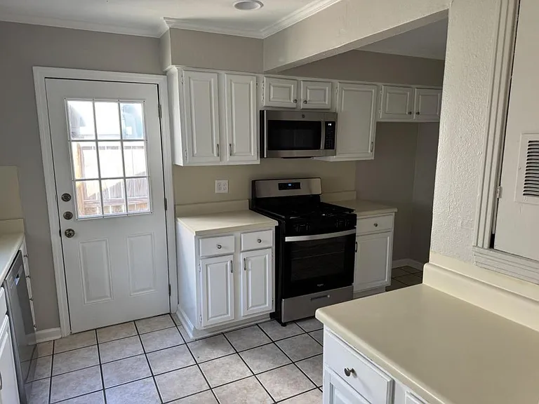 8427 Ridgelea St — Photo 4