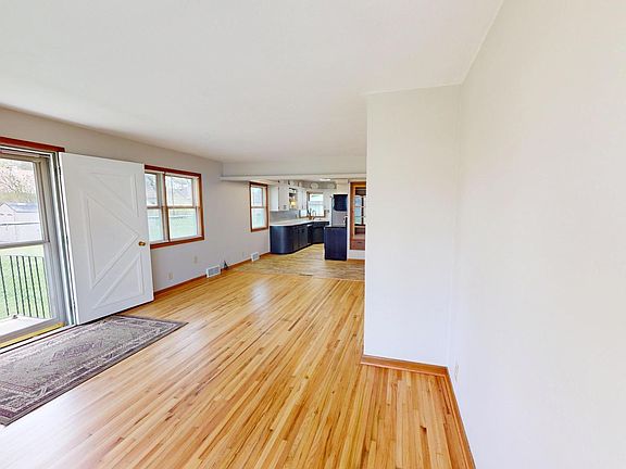 4th image of 1612 Ramsey St