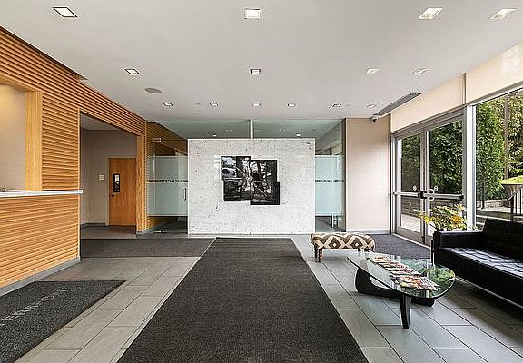 5th image of 549 Borden Ave APT 4C