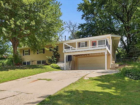3rd image of 1475 Valley Dr