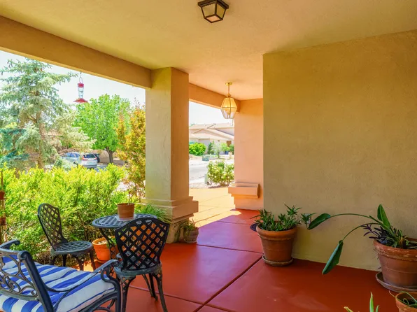 6105 Loro Ave NW, Albuquerque, NM 87114