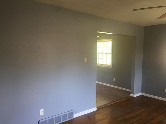 3rd image of 331 Stoneybrook Dr
