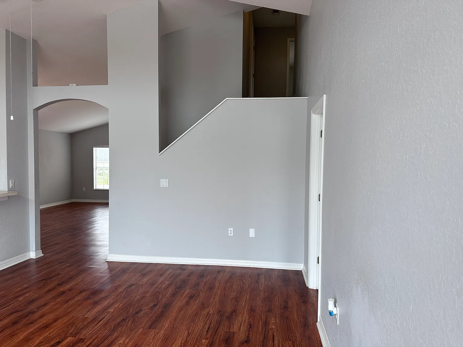 4 bed, 2.5 bath, 2050 sqft, $2,000 — Photo 4