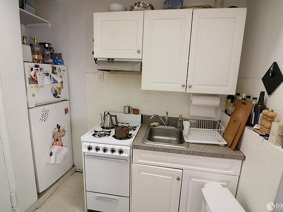 4th image of 33 W 76th St #5B21