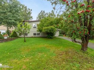 7427 Hennings Way, Anchorage, AK 99504