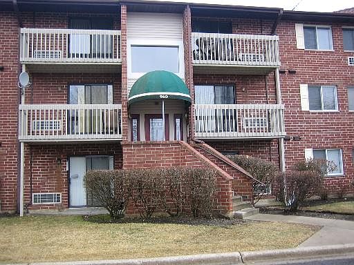 1st image of 960 N Lakeside Dr APT 2C