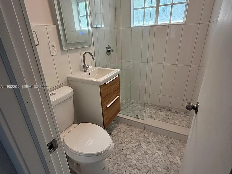 1300 NE 110th St #8 — Photo 16