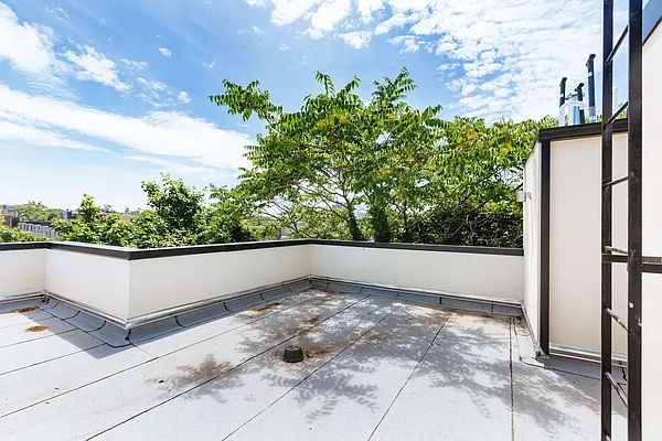 Rented by Nooklyn NYC LLC | media 18