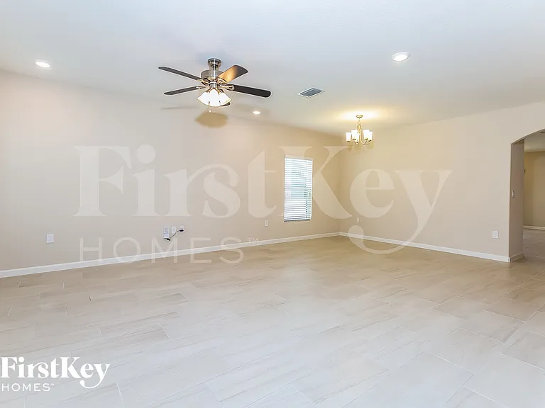 1051 Peta Way — Photo 5