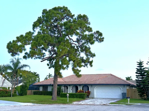 22822 Pinewood Ct, Boca Raton, FL 33433