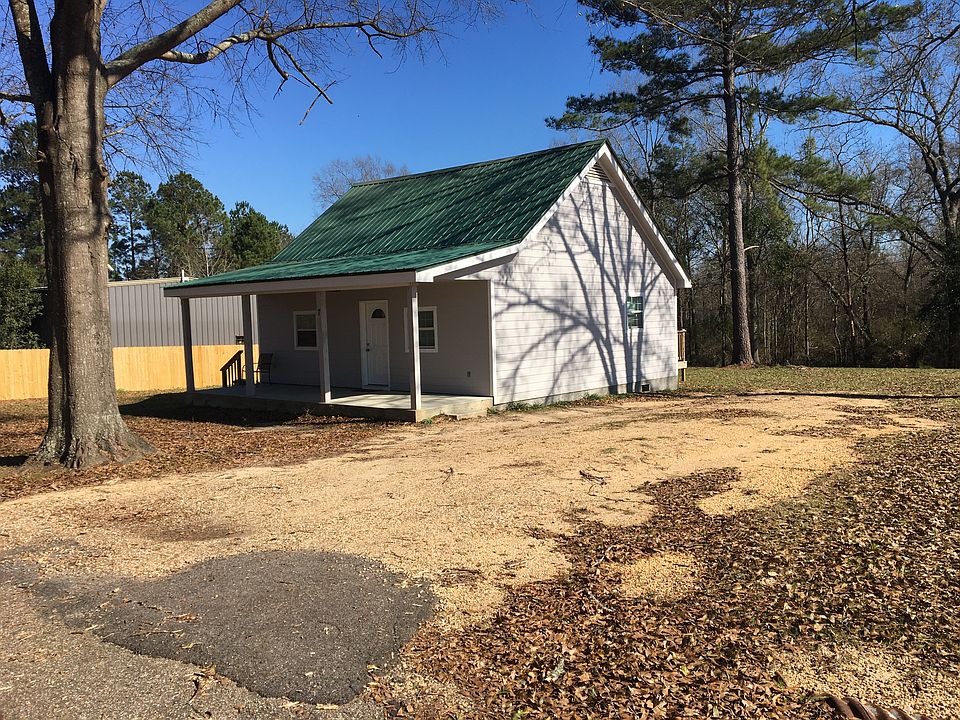1st image of 7 Windward Ln
