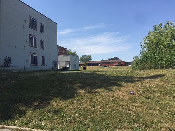3rd image of 1717 Olive Ave APT B2