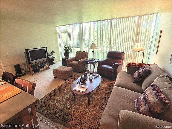 4th image of 1339 Nicolet Pl