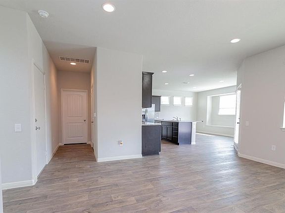 3rd image of 14614 Frankel Loop