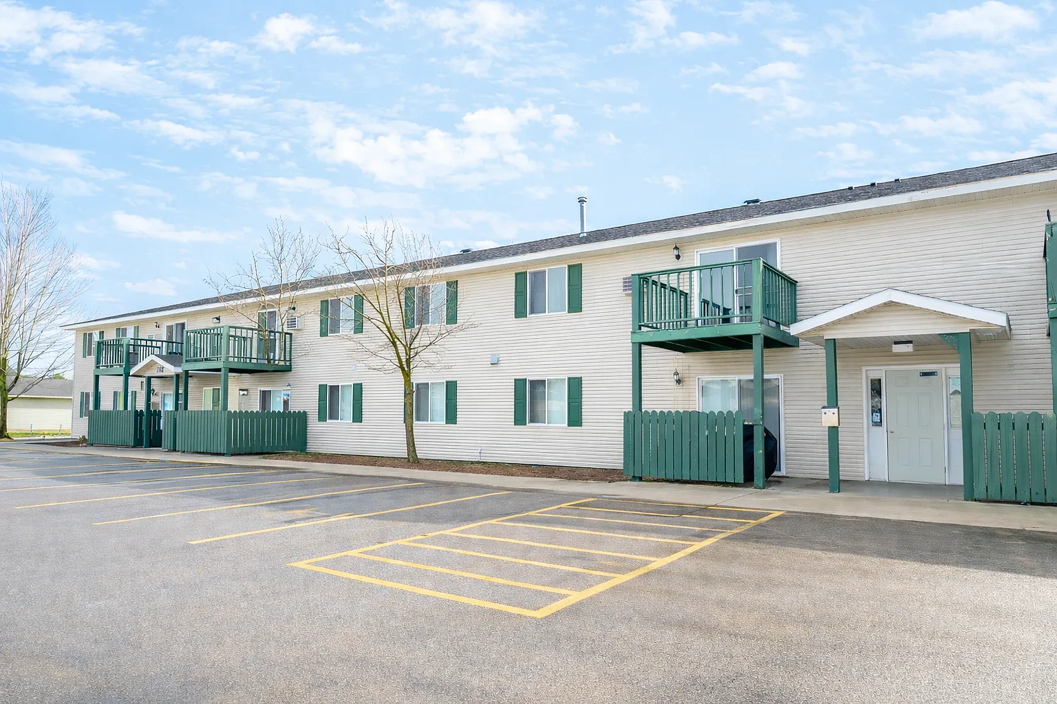 Murdock Apartments — Photo 1