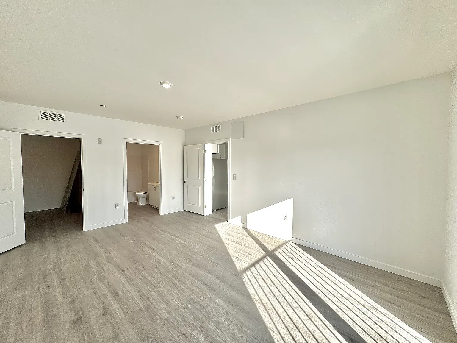 2 bed, 1380 sqft, $3,323 — Photo 2