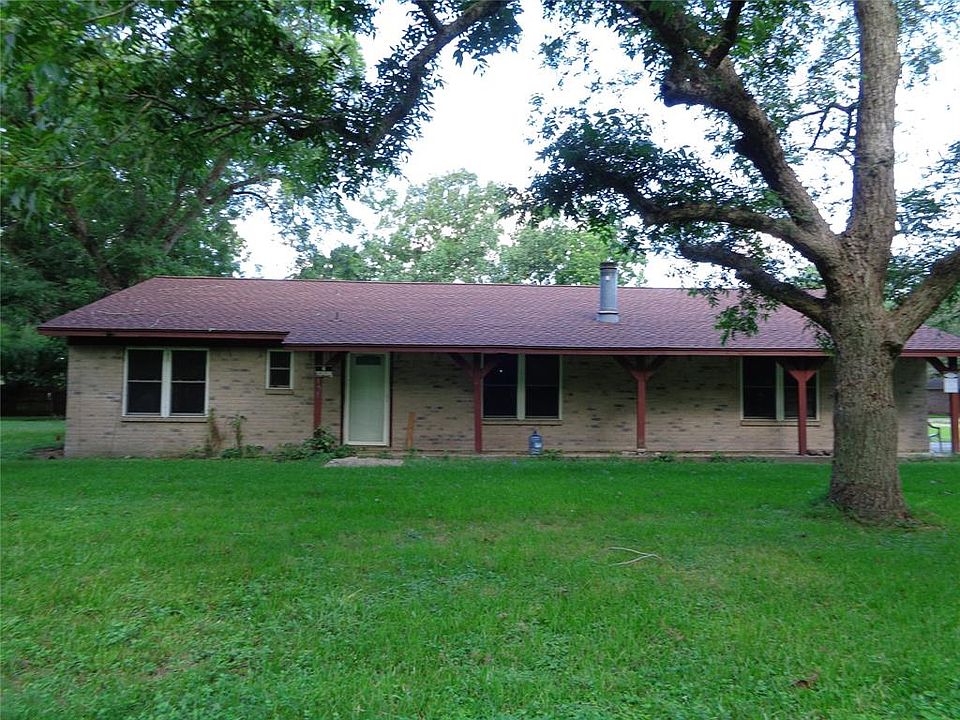 1st image of 135 Live Oak Dr