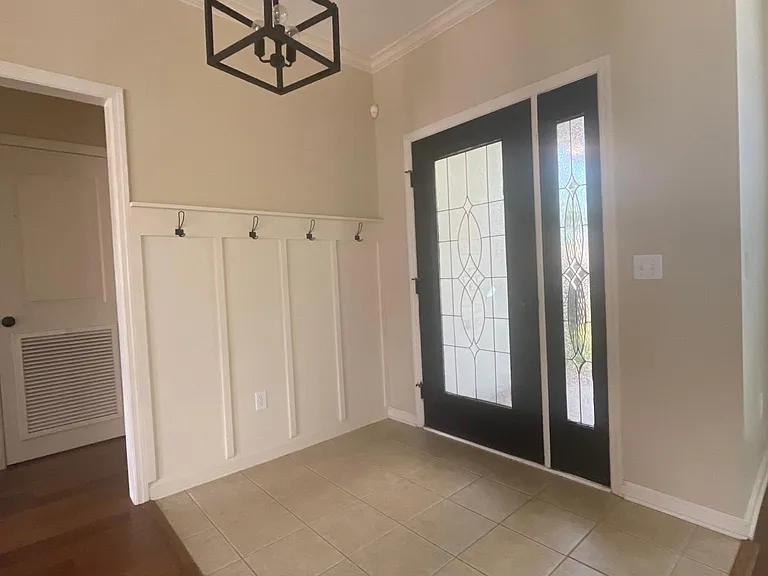 104 Belvedere Ln — Photo 2