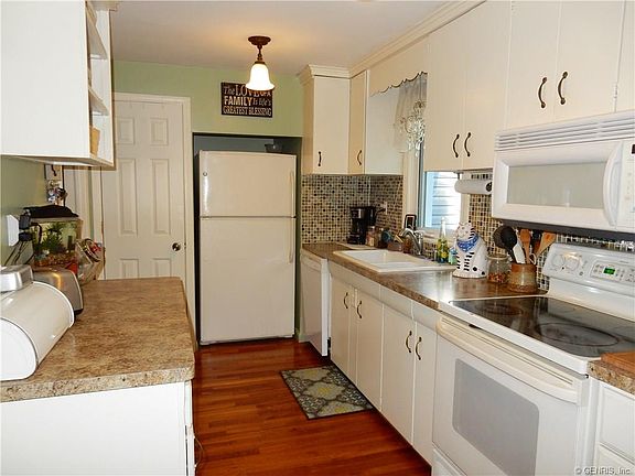 5th image of 230 Bayway Dr