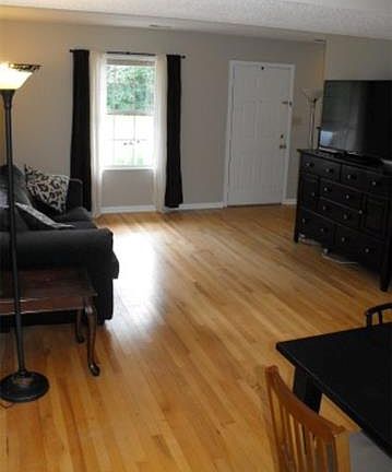 4th image of 6803 Holly Springs Dr