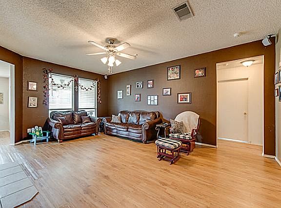 4th image of 637 Creekview Dr