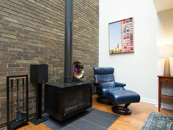 4th image of 86 W Schiller St #86