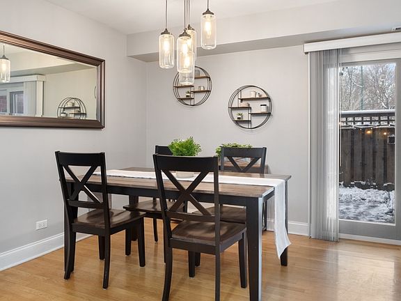 5th image of 2131 N Larrabee St APT 6101