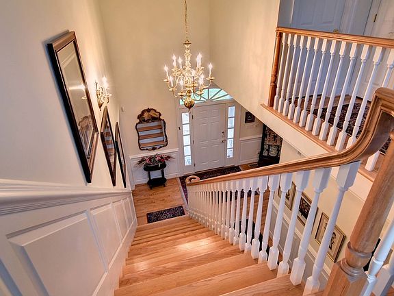 2nd image of 105 Sir Thomas Lunsford Dr