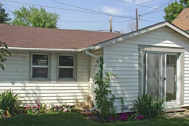 1st image of 141 1/2 Broadwater Ave