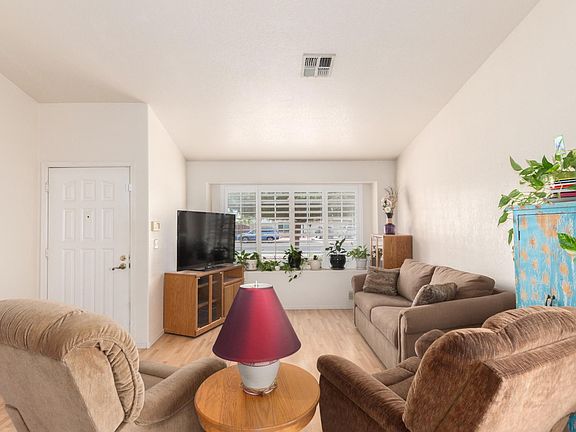 3rd image of 8978 W Maryland Ave