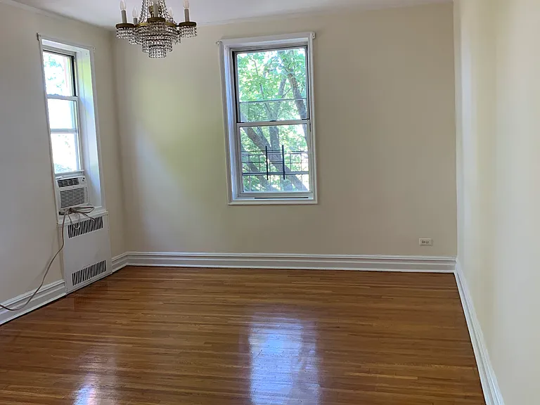 Bedroom with 3 windows