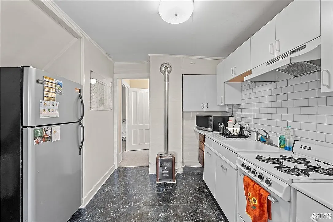 1 bed, 900 sqft, $1,200 — Photo 1