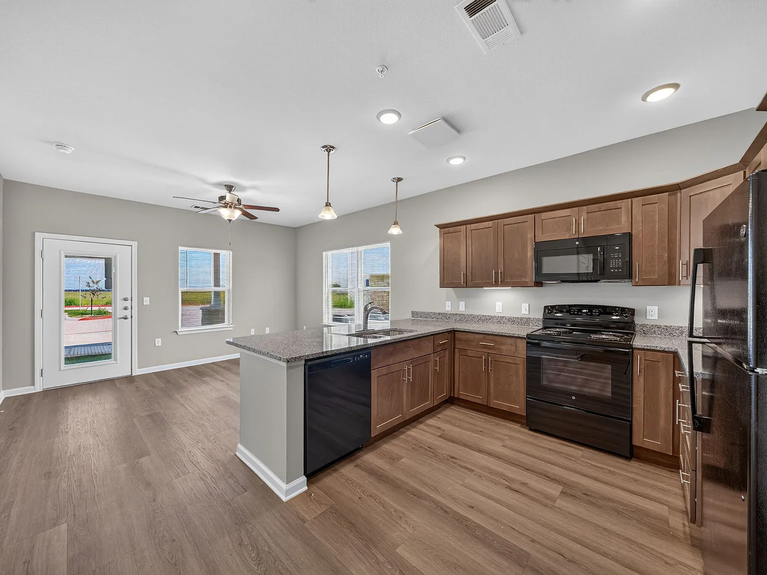 Maple Park Manor — Photo 1