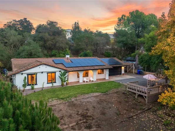 736 Del Valle Dr, Fallbrook, CA 92028