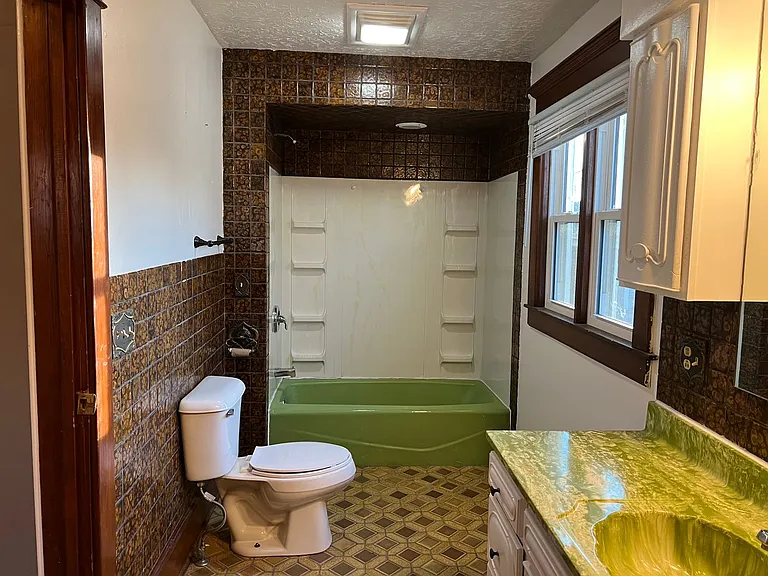 1603 S Center St — Photo 12