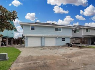 1099 Redfish St, Hitchcock, TX 77563