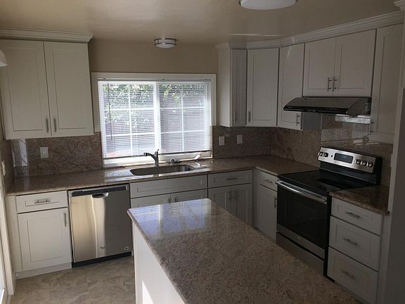 2nd image of 572 Glenburry Way