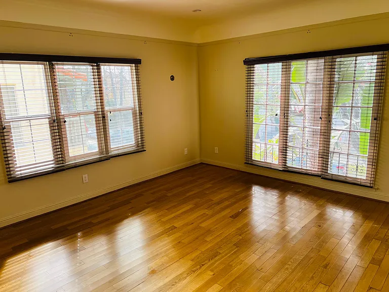 330 N Orange Grove Ave #1/2 — Photo 6